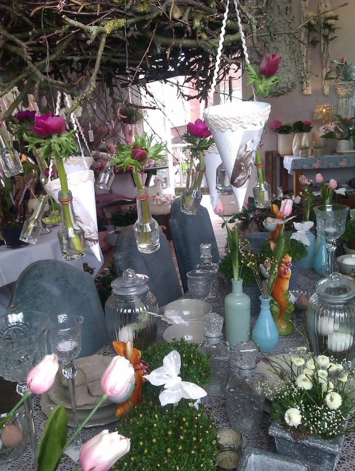 Florale Dekoration im Ladenlokal
